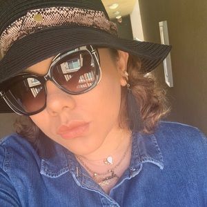 Meet your Posher, Maricela